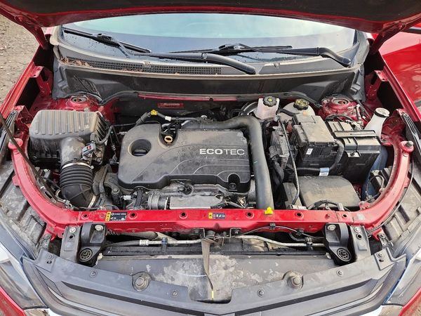 2021 CHEVROLET EQUINOX LT (1LT) — Engine bay