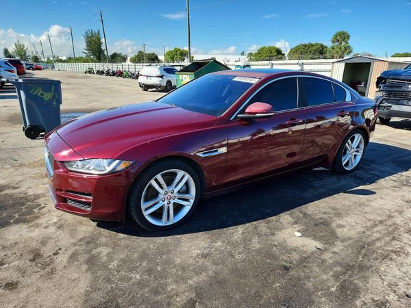 2017 JAGUAR XE — DSFA — Front 3/4