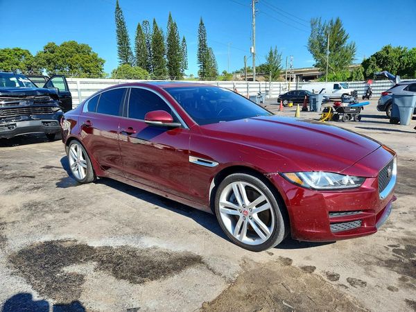 2017 JAGUAR XE — Passenger 3/4