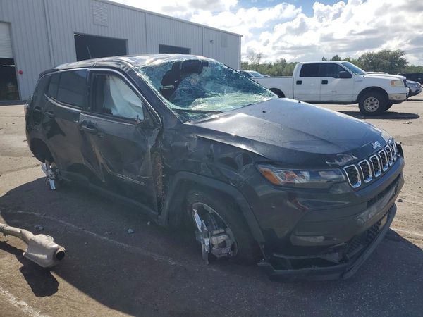 2024 JEEP COMPASS Sport — Passenger 3/4