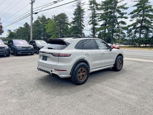 2021 PORSCHE CAYENNE