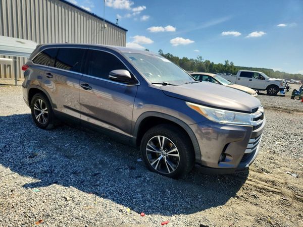 2019 TOYOTA HIGHLANDER LE/LE Plus