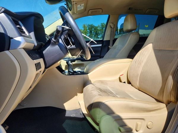 2019 TOYOTA HIGHLANDER LE/LE Plus
