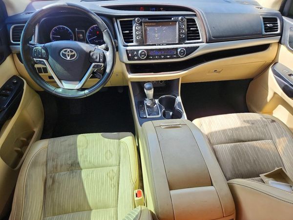 2019 TOYOTA HIGHLANDER LE/LE Plus