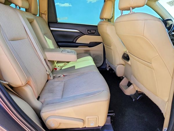 2019 TOYOTA HIGHLANDER LE/LE Plus