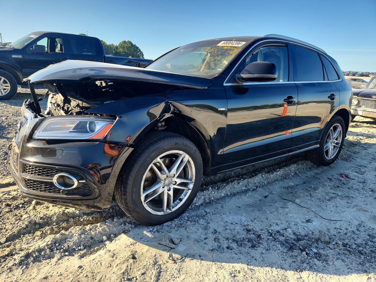 2013 AUDI Q5 Premium Plus — Front 3/4