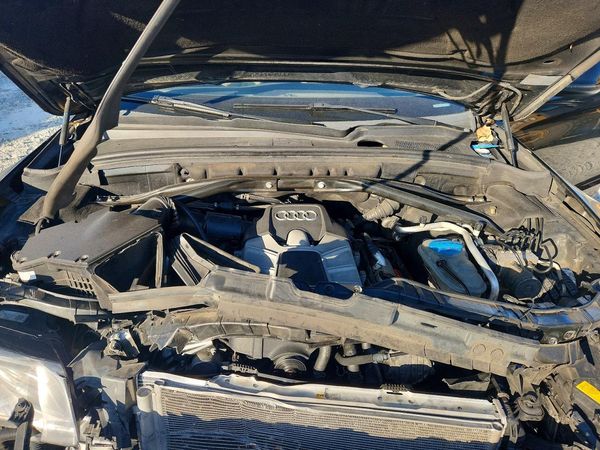 2013 AUDI Q5 Premium Plus — Engine bay