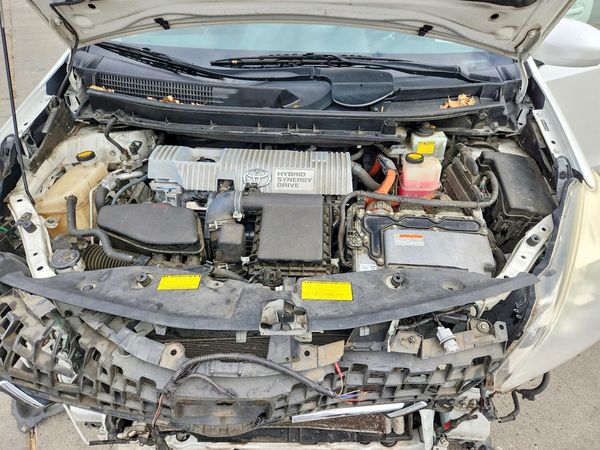 2012 TOYOTA PRIUS — Engine bay