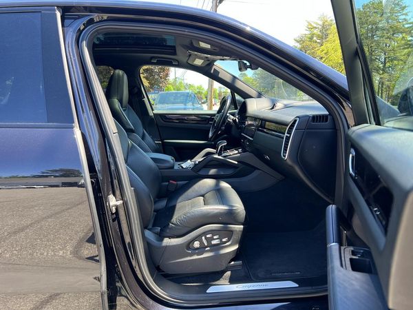 2019 PORSCHE CAYENNE