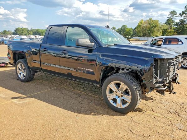 2018 CHEVROLET SILVERADO Custom — Passenger 3/4