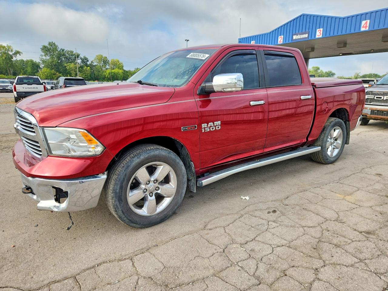 2015 RAM 1500 SLT CREW CAB 4X4