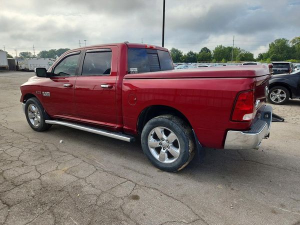 2015 RAM 1500 SLT CREW CAB 4X4