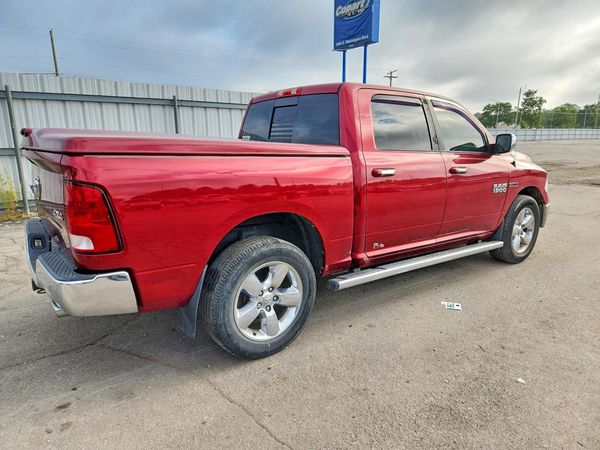 2015 RAM 1500 SLT CREW CAB 4X4