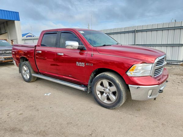 2015 RAM 1500 SLT CREW CAB 4X4