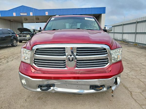2015 RAM 1500 SLT CREW CAB 4X4