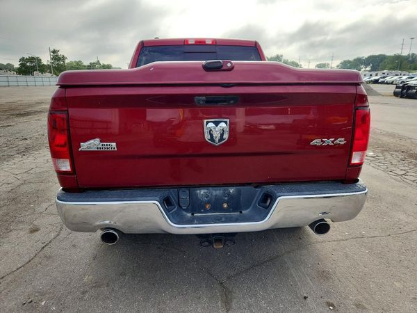 2015 RAM 1500 SLT CREW CAB 4X4