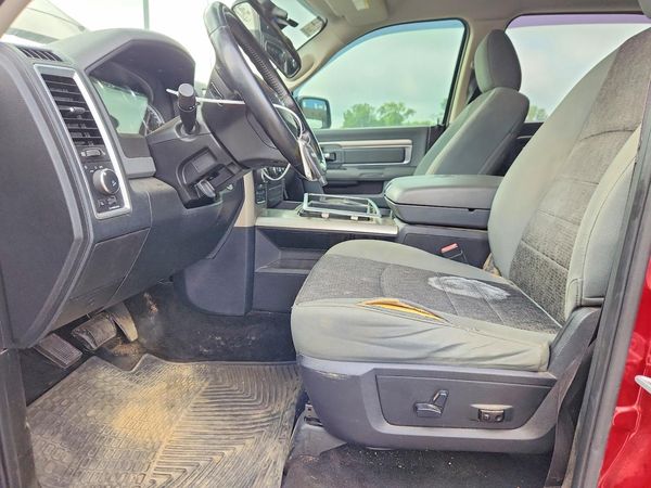 2015 RAM 1500 SLT CREW CAB 4X4