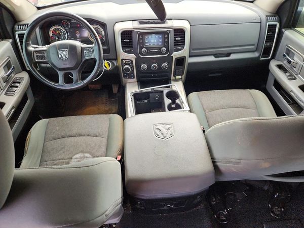 2015 RAM 1500 SLT CREW CAB 4X4