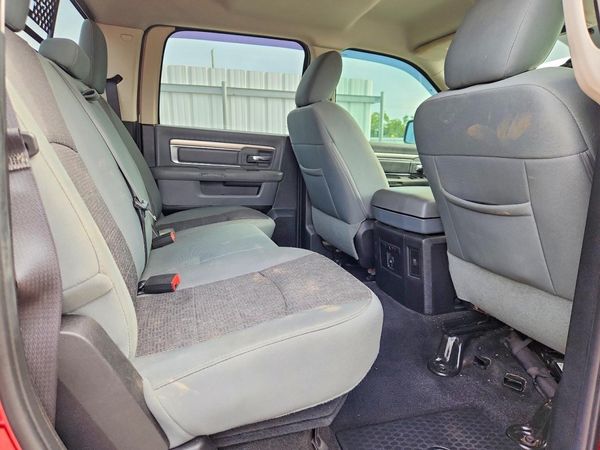 2015 RAM 1500 SLT CREW CAB 4X4