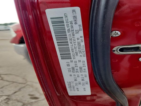 2015 RAM 1500 SLT CREW CAB 4X4