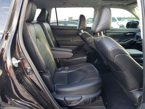 2022 TOYOTA HIGHLANDER