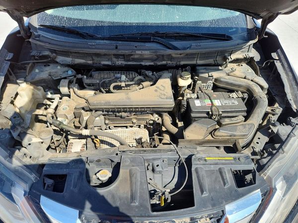 2019 NISSAN ROGUE — Engine bay