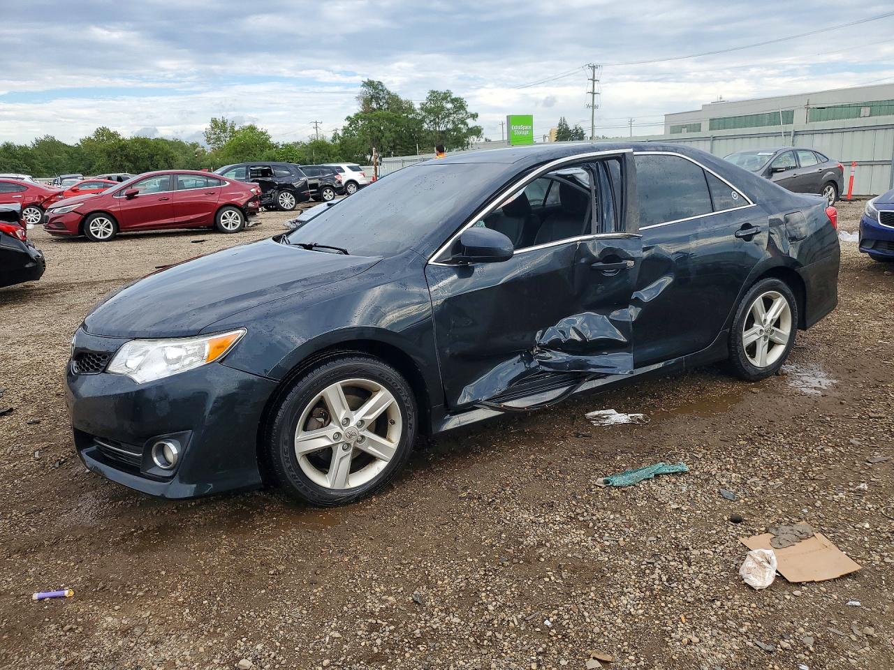 2012 TOYOTA CAMRY — Front 3/4