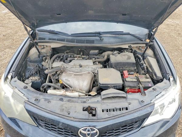 2012 TOYOTA CAMRY — Engine bay