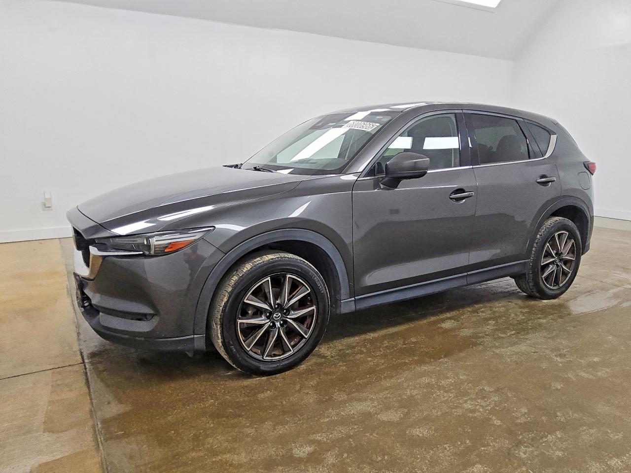 2017 MAZDA CX-5 Grand Touring — Front 3/4