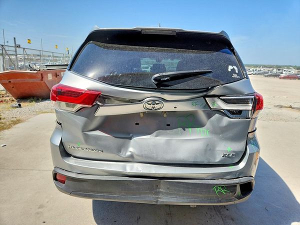 2018 TOYOTA HIGHLANDER
