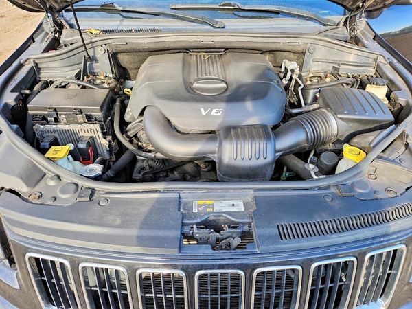 2014 JEEP CHEROKEE LIMITED 4X4 — Engine bay