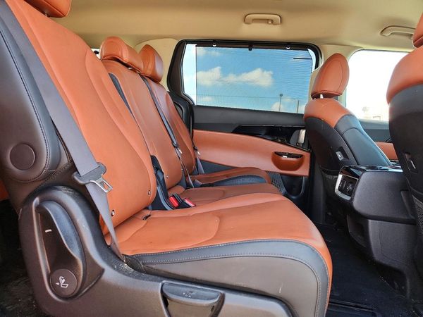 2024 KIA CARNIVAL