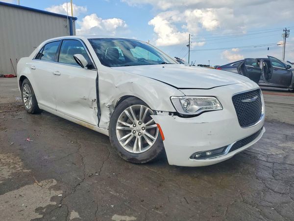 2018 CHRYSLER 300