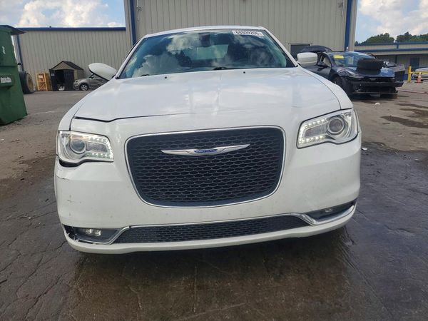 2018 CHRYSLER 300