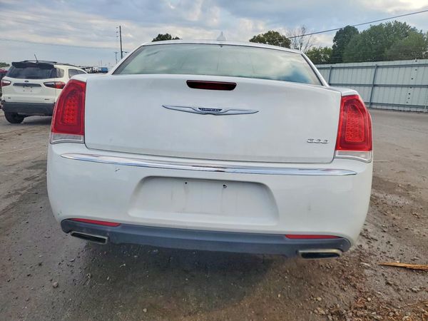 2018 CHRYSLER 300
