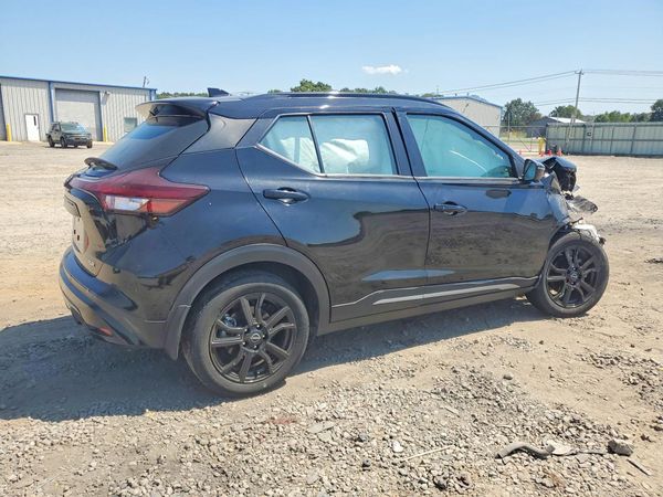 2023 NISSAN KICKS