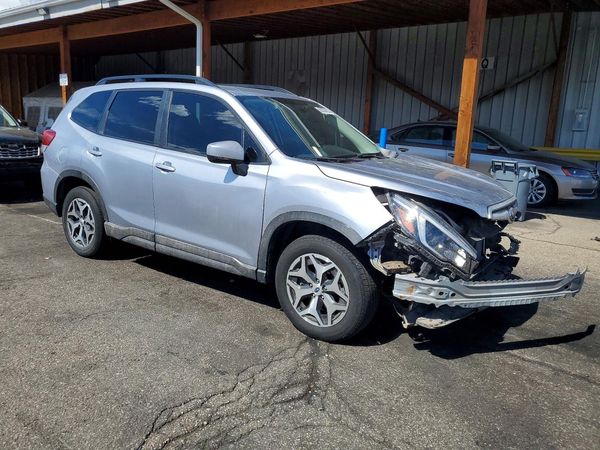 2021 SUBARU FORESTER — Passenger 3/4