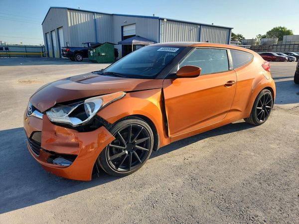 2015 HYUNDAI VELOSTER — Front 3/4