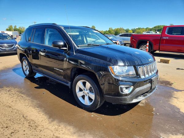 2015 JEEP COMPASS Latitude — Passenger 3/4