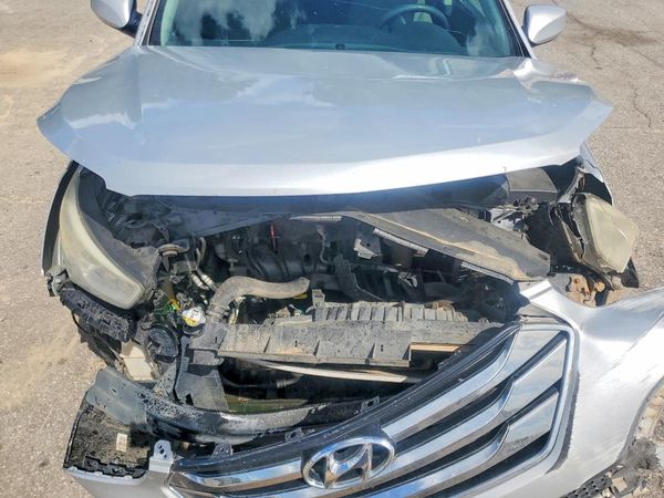 2014 HYUNDAI SANTA FE GL — Engine bay