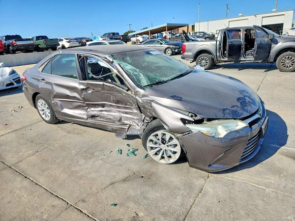 2015 TOYOTA CAMRY — Passenger 3/4
