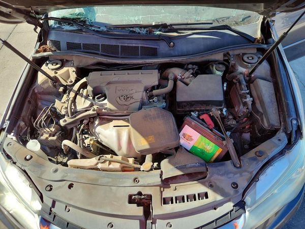 2015 TOYOTA CAMRY — Engine bay