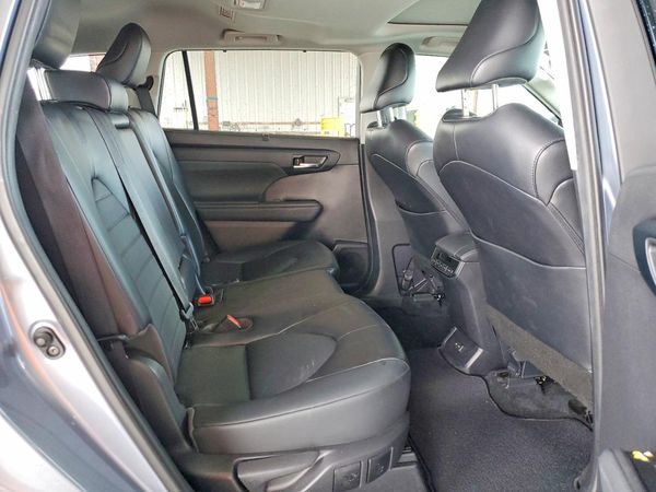 2022 TOYOTA HIGHLANDER