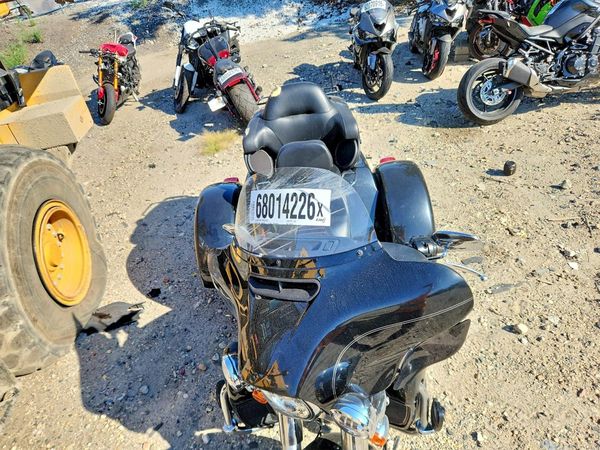2017 HARLEY-DAVIDSON FLHTCUTG