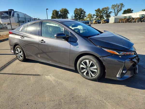 2018 TOYOTA PRIUS Plus/Premium/Advanced — Passenger 3/4