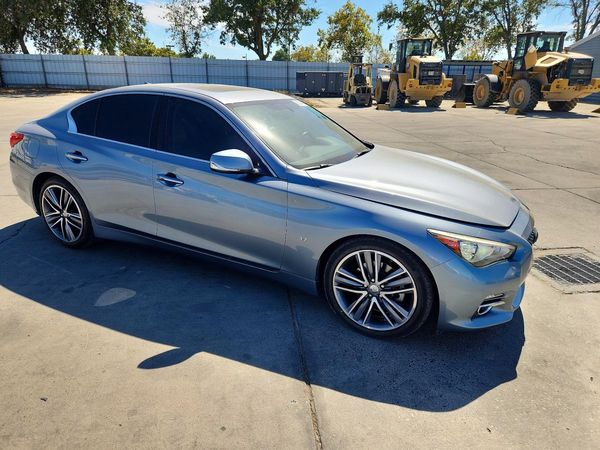 2015 INFINITI Q50
