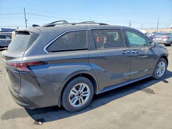 2025 TOYOTA SIENNA