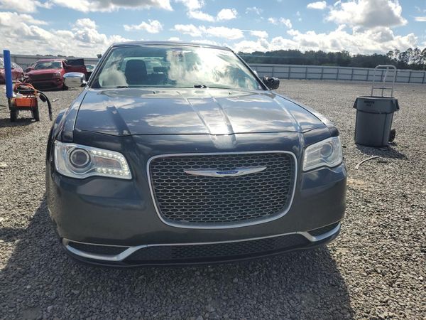 2019 CHRYSLER 300