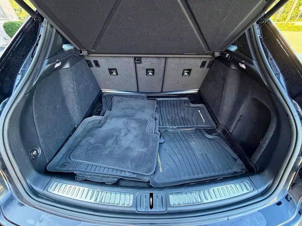 2021 PORSCHE MACAN