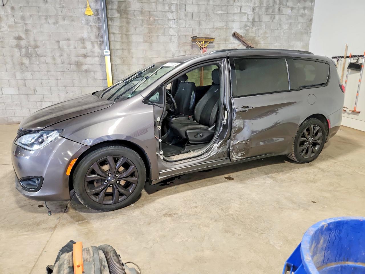2019 CHRYSLER PACIFICA Touring Plus